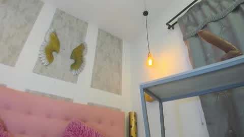 ZHAMIRA  ANDRES online show from 12-01-25, 08:36