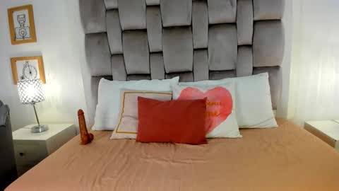 zharia_lux25 online show from 02-11-26, 11:37