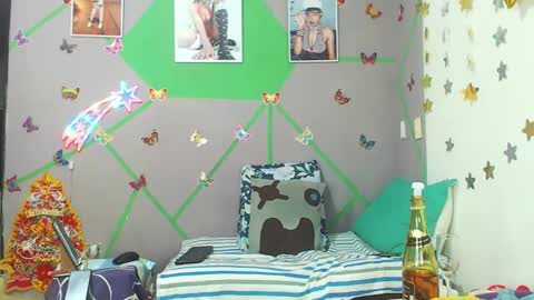 Snapshot of zharick_smithx chatting on 01-01-25, 04:07 zharick online show from 01-01-25, 04:07