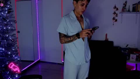 zhoestrong online show from 01-05-25, 11:12