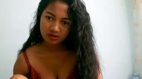 Snapshot of zina479102 chatting on 06-07-26, 05:11 elly online show from 06-07-26, 05:11