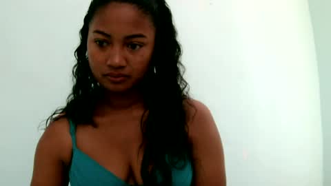 Snapshot of zina479102 chatting on 06-15-26, 05:09 elly online show from 06-15-26, 05:09