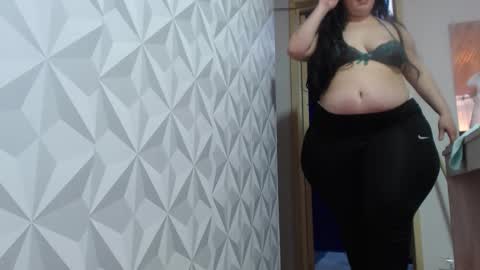 Snapshot of zoe_curvy chatting on 03-06-25, 03:24 Zoe online show from 03-06-25, 03:24