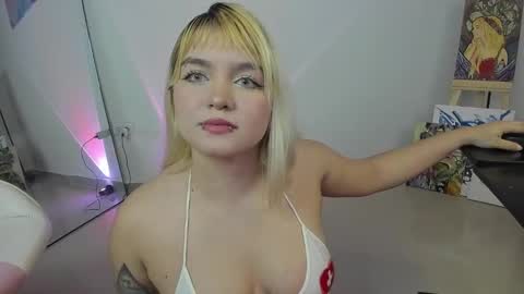 Snapshot of zoe_jhonson2 chatting on 03-05-25, 12:59 zoe online show from 03-05-25, 12:59