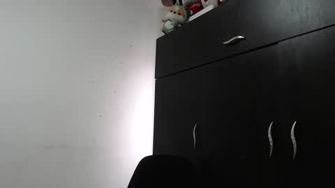 Snapshot of zoe_khall chatting on 11-29-25, 05:05 ZOE online show from 11-29-25, 05:05