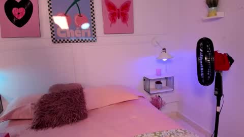 Zoe Lynch online show from 12-15-25, 11:47