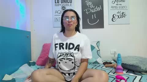 Snapshot of zoe_medina chatting on 01-08-26, 02:25 online show from 01-08-26, 02:25