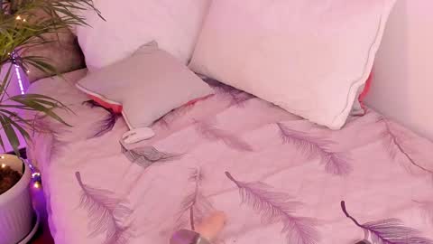 Zoe online show from 02-06-25, 08:23