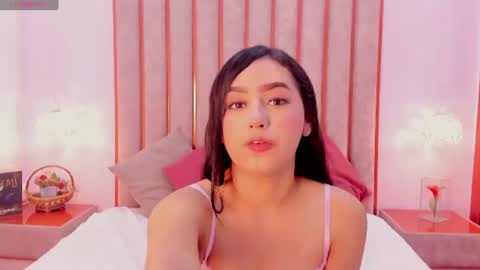 Snapshot of zoe_monrow chatting on 07-22-26, 12:52 Zoe Monrow online show from 07-22-26, 12:52