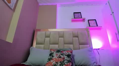 zoe_moreau online show from 12-19-25, 07:10