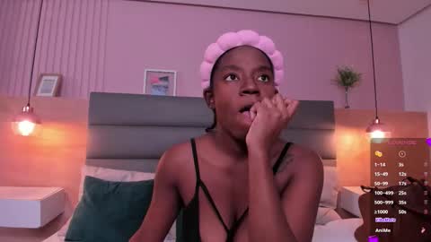 Zoe Novakk  online show from 11-17-25, 08:25