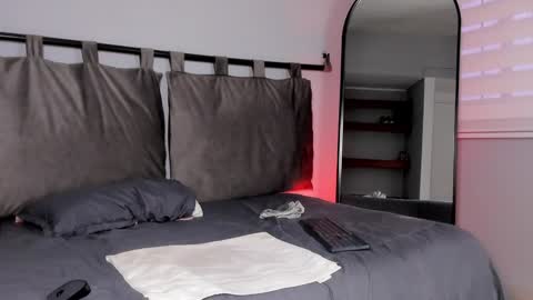 Zoe Olsen online show from 01-17-25, 03:11