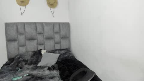 She Zoe He Painn online show from 10-31-25, 07:26