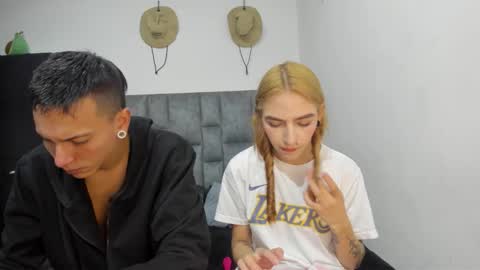 She Zoe He Painn online show from 11-12-25, 11:47