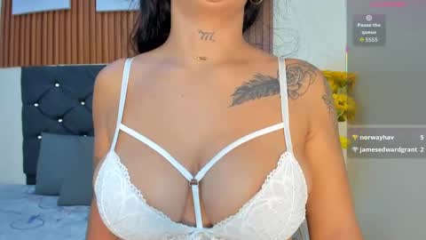 Snapshot of zoe_pss chatting on 10-04-25, 09:35 Zoe online show from 10-04-25, 09:35