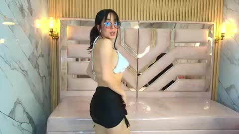 Zoe  online show from 10-17-25, 03:31