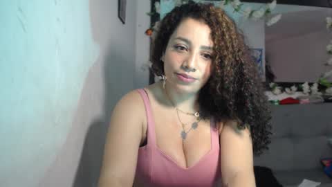 Snapshot of zoe_tai chatting on 10-14-25, 05:47 zoe tai online show from 10-14-25, 05:47