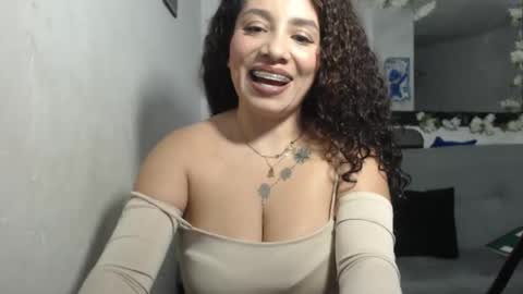 Snapshot of zoe_tai chatting on 12-05-25, 01:14 zoe tai online show from 12-05-25, 01:14