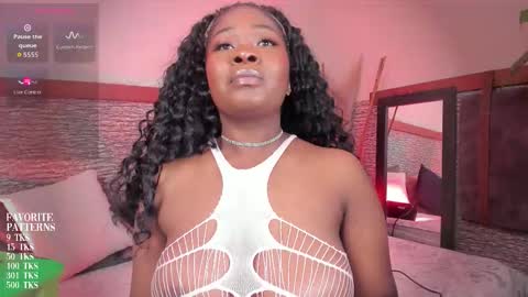 Snapshot of zoee_23 chatting on 02-11-26, 10:53 Zoe online show from 02-11-26, 10:53