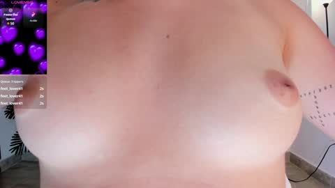 Snapshot of zoee_jackson chatting on 12-18-24, 10:02  zoee jackson online show from 12-18-24, 10:02