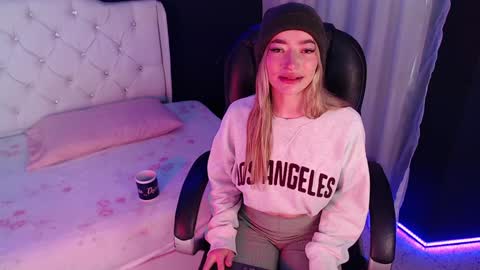 Snapshot of zoee_joness chatting on 12-28-24, 12:03 zoe online show from 12-28-24, 12:03