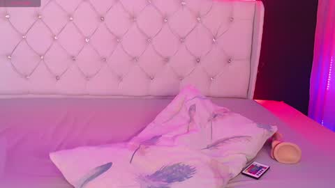 Snapshot of zoee_joness chatting on 01-14-25, 02:53 zoe online show from 01-14-25, 02:53