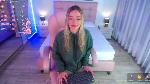 Snapshot of zoee_joness chatting on 02-07-25, 11:45 zoe online show from 02-07-25, 11:45