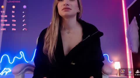Snapshot of zoee_joness chatting on 03-11-25, 06:43 zoe online show from 03-11-25, 06:43