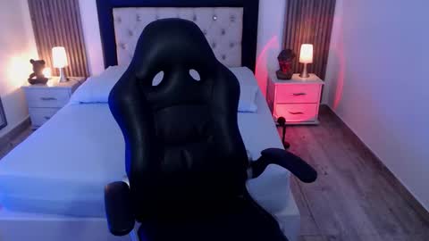 Snapshot of zoee_joness chatting on 10-04-25, 03:48 zoe online show from 10-04-25, 03:48
