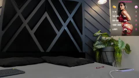 Zoe 3 online show from 10-27-25, 05:28