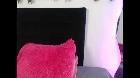 Laura  online show from 09-24-25, 04:27