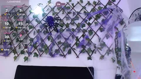 Laura  online show from 10-19-25, 06:36