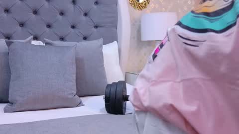 Zoe Krug online show from 09-17-25, 12:07