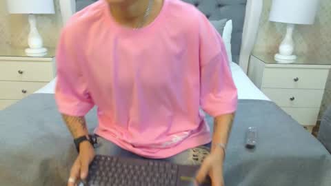 Zoe Krug online show from 10-13-25, 11:54