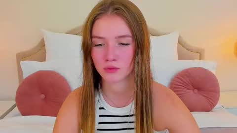 Zoe online show from 11-12-25, 01:55