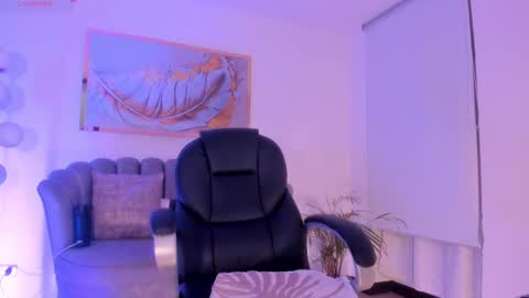 Zoe Presley  online show from 10-30-25, 03:41