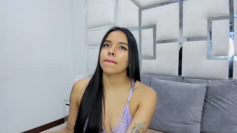 Snapshot of zoeswanx chatting on 02-17-25, 11:02 ZoeSwam online show from 02-17-25, 11:02