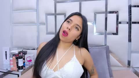 Snapshot of zoeswanx chatting on 02-19-25, 07:05 ZoeSwam online show from 02-19-25, 07:05