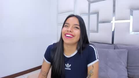 Snapshot of zoeswanx chatting on 02-21-25, 01:44 ZoeSwam online show from 02-21-25, 01:44