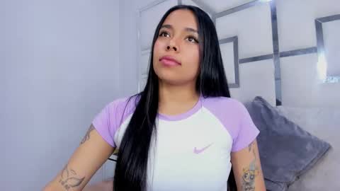 Snapshot of zoeswanx chatting on 10-05-25, 01:53 ZoeSwam online show from 10-05-25, 01:53