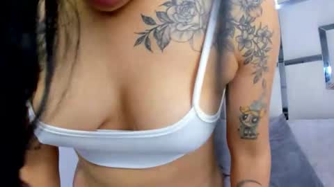 Snapshot of zoeswanx chatting on 10-12-25, 01:32 ZoeSwam online show from 10-12-25, 01:32