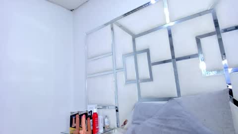 Snapshot of zoeswanx chatting on 11-05-25, 11:54 ZoeSwam online show from 11-05-25, 11:54