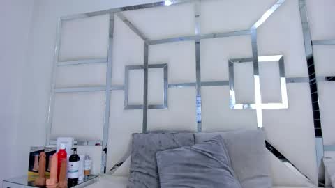 Snapshot of zoeswanx chatting on 12-03-25, 11:30 ZoeSwam online show from 12-03-25, 11:30