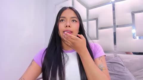 Snapshot of zoeswanx chatting on 12-15-25, 02:05 ZoeSwam online show from 12-15-25, 02:05