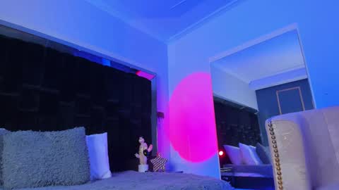 zoevidal_ online show from 03-07-25, 11:51