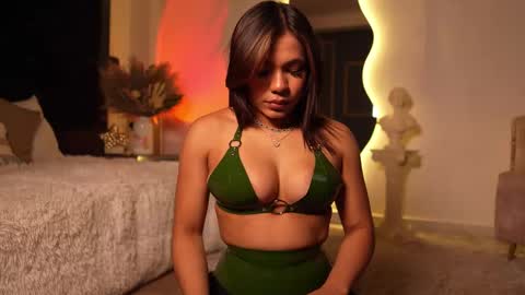 zoevidal_ online show from 10-09-25, 12:25