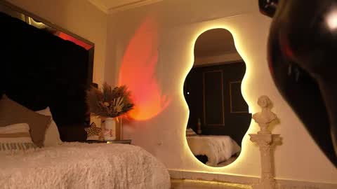 zoevidal_ online show from 10-11-25, 11:53