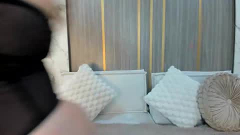 ZOE online show from 11-12-25, 02:28