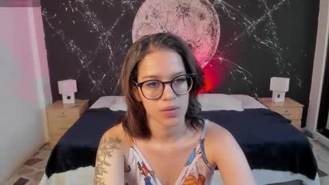 Snapshot of zoewestt chatting on 09-15-25, 12:27 Zoe online show from 09-15-25, 12:27