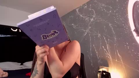 Snapshot of zoewestt chatting on 10-04-25, 01:20 Zoe online show from 10-04-25, 01:20